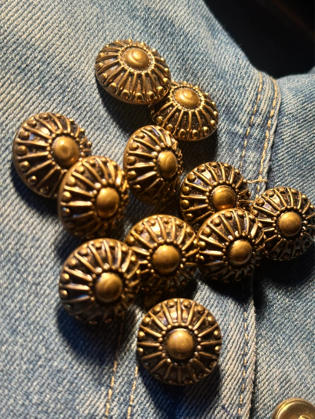 Lot of 11 vintage brass buttons .75” diameter - photo 2