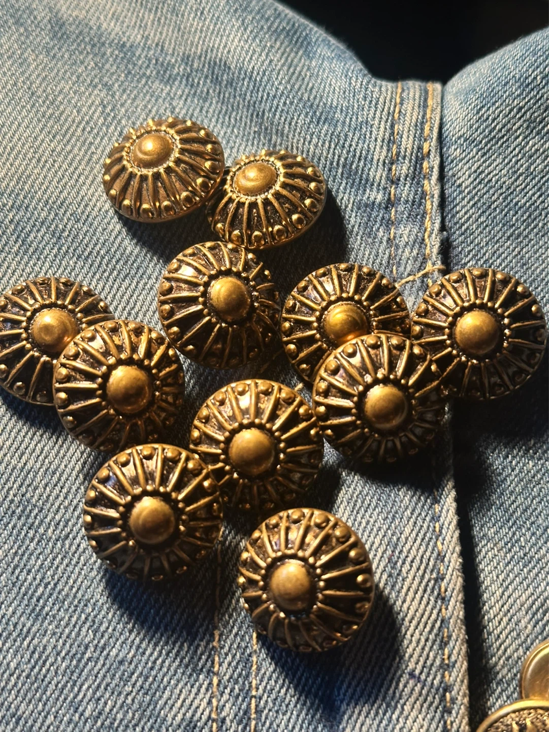 Lot of 11 vintage brass buttons .75” diameter
