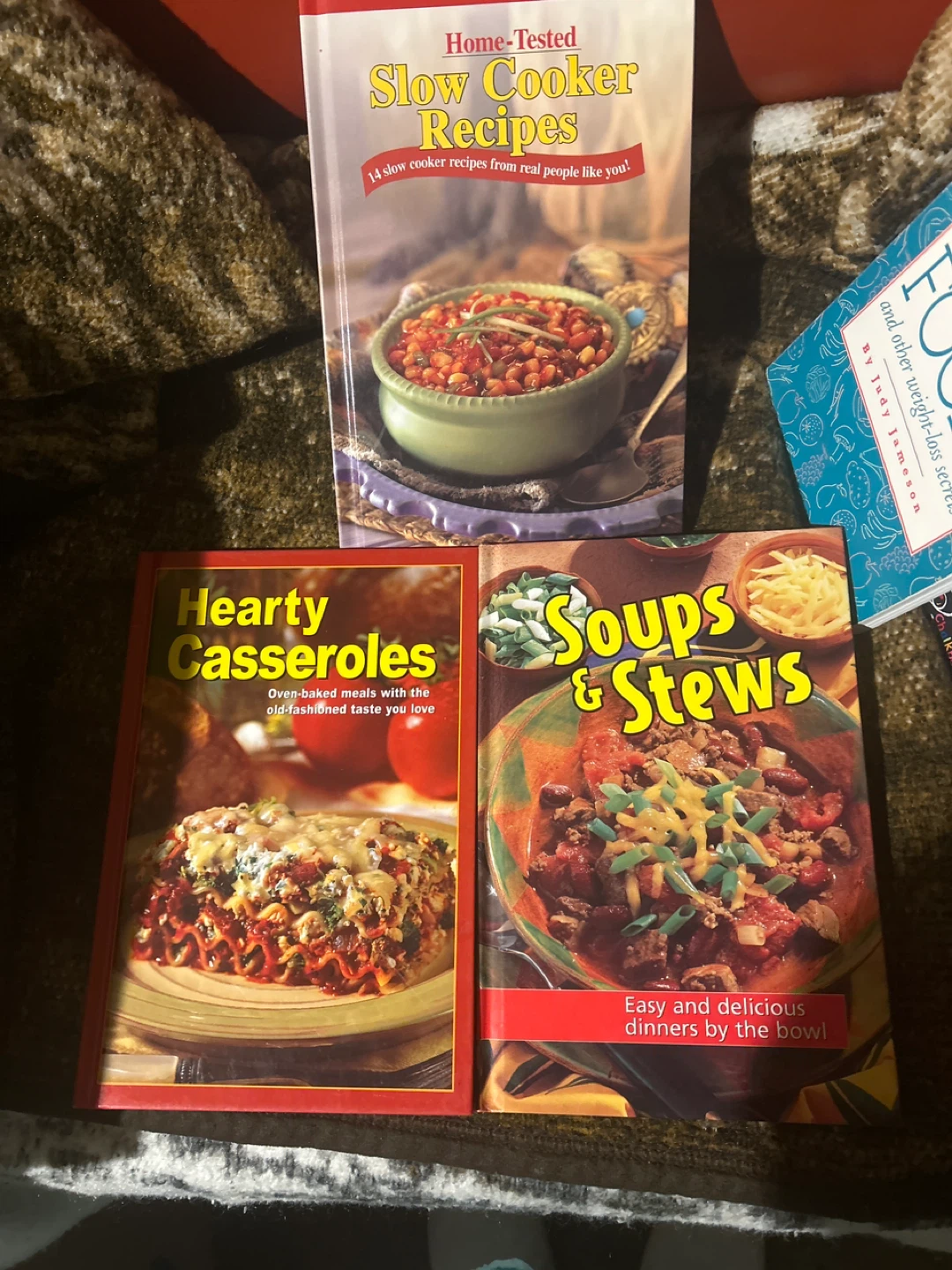 Set of 3 cook books 3/1$