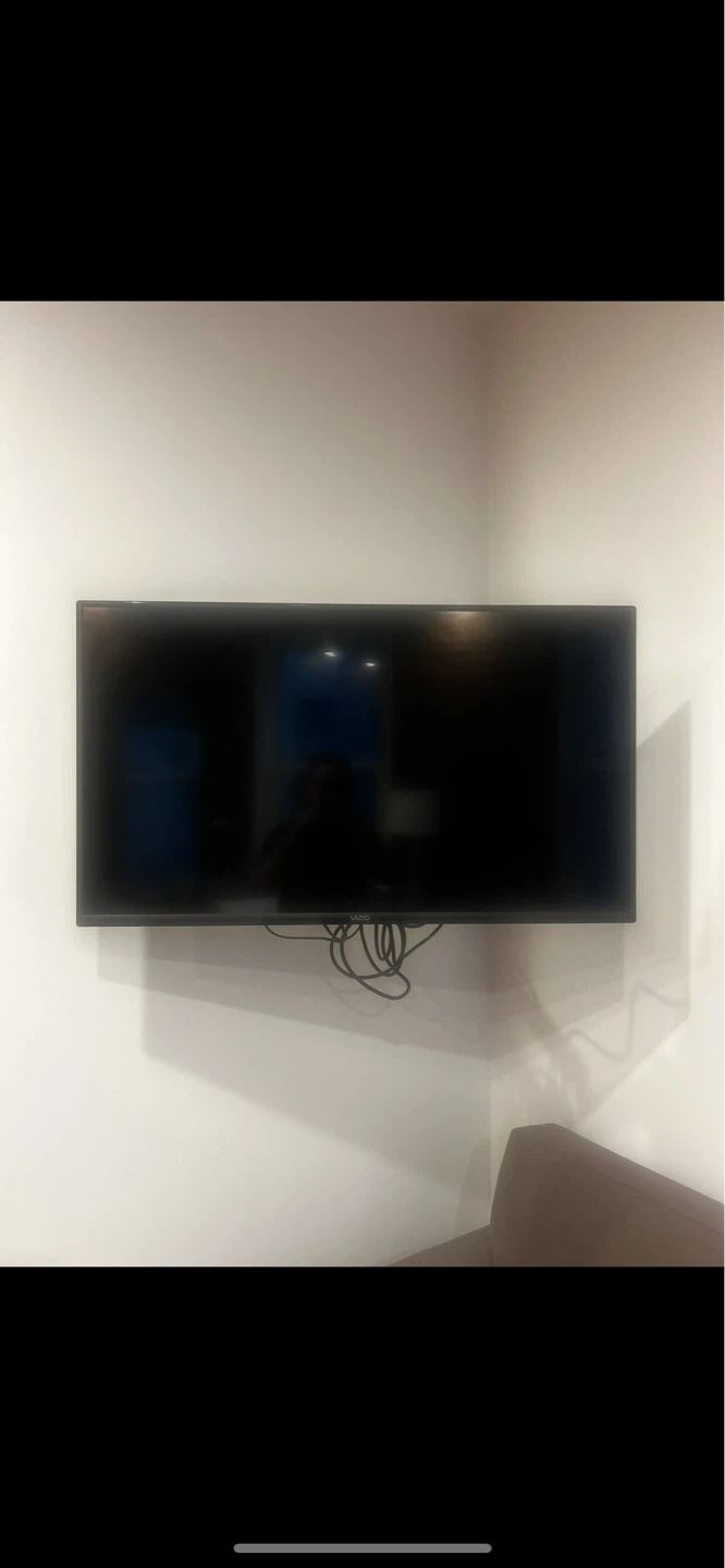 VIZIO 40” Smart TV (D40f-G9) + Full Motion Wall Mount