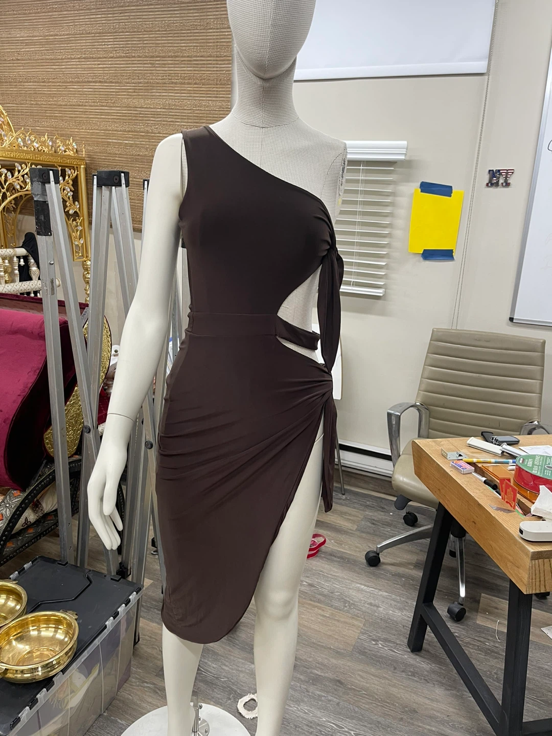 PrettyLittleThing Chocolate Brown One Shoulder Cut Out Dress - photo 2