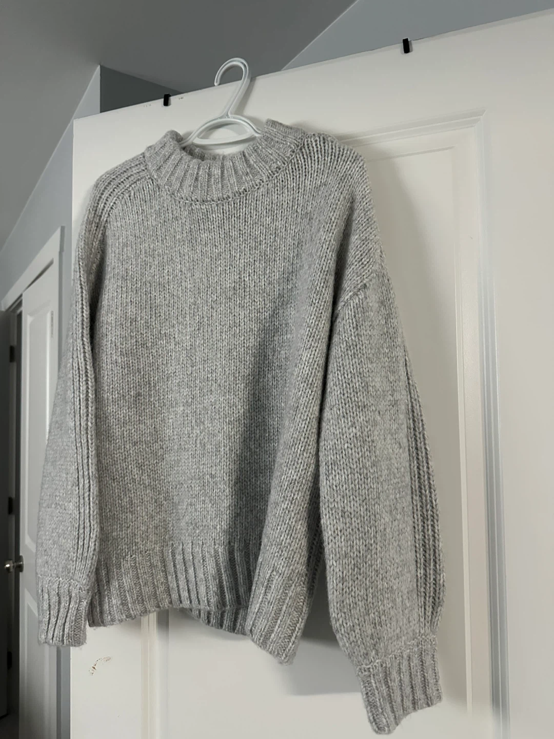 NWT Dynamite Grey Crewneck Knit Sweater - Small - photo 3
