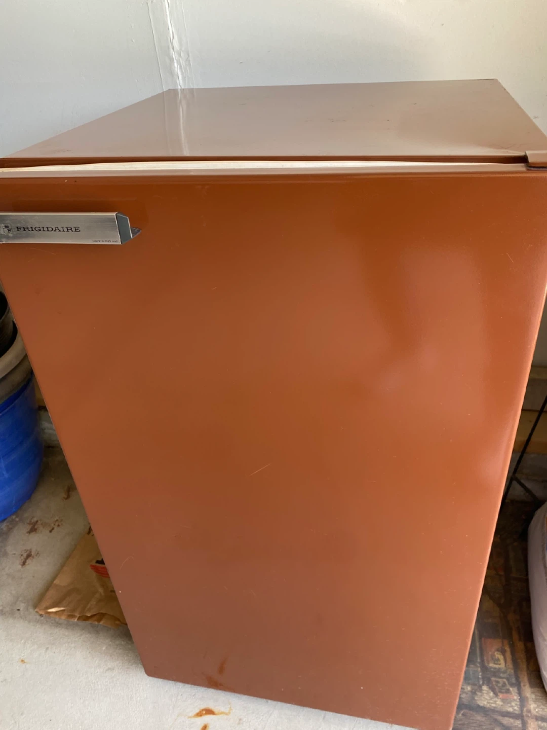 Frigidaire Mini Fridge - Copper - photo 3
