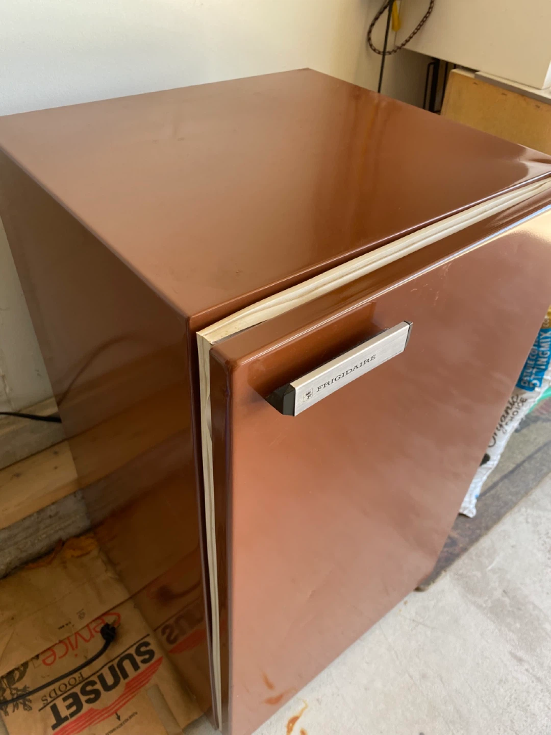 Frigidaire Mini Fridge - Copper - photo 4