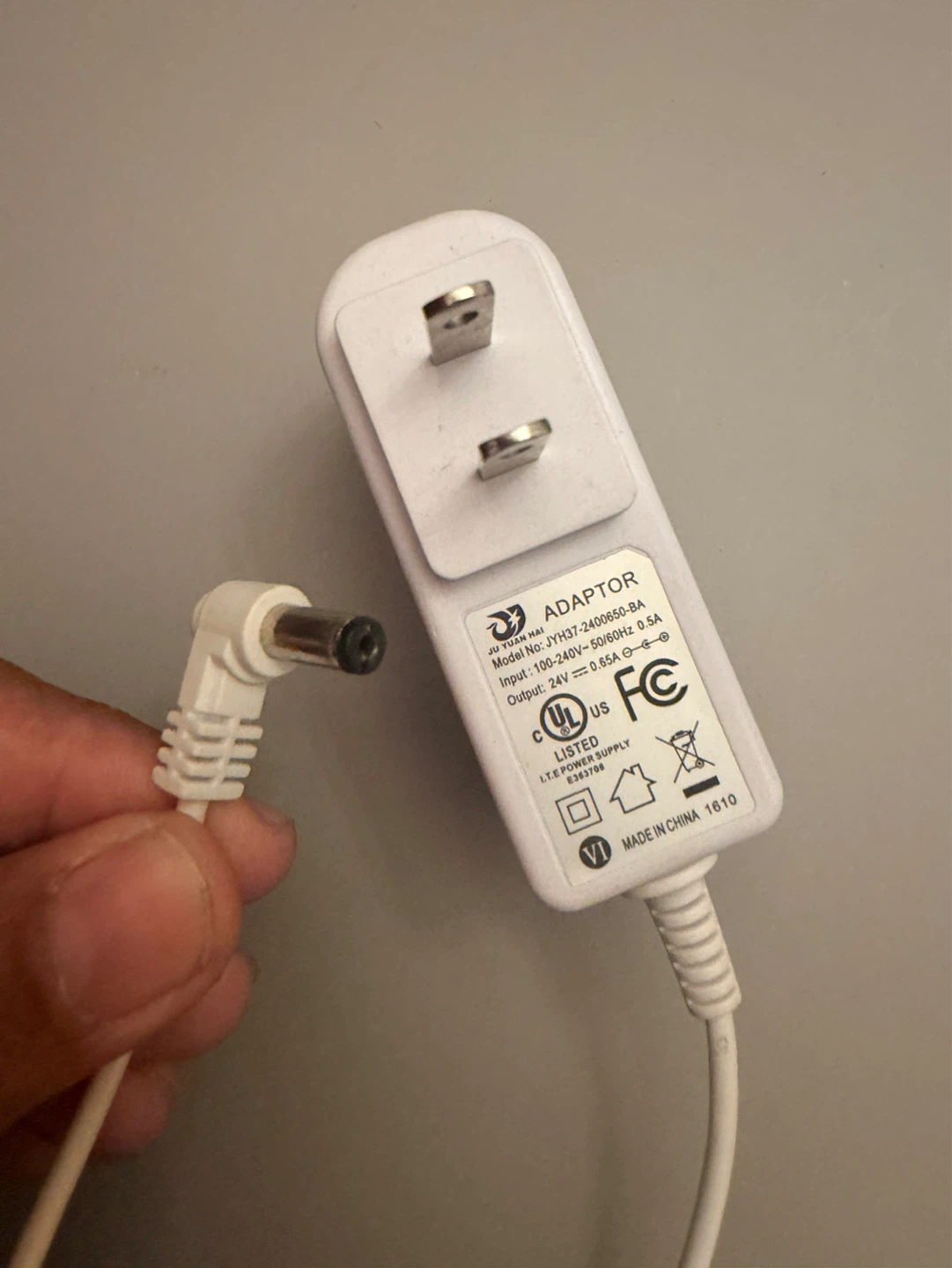 Jyh-37 AC Power Adapter 24V 0.65A