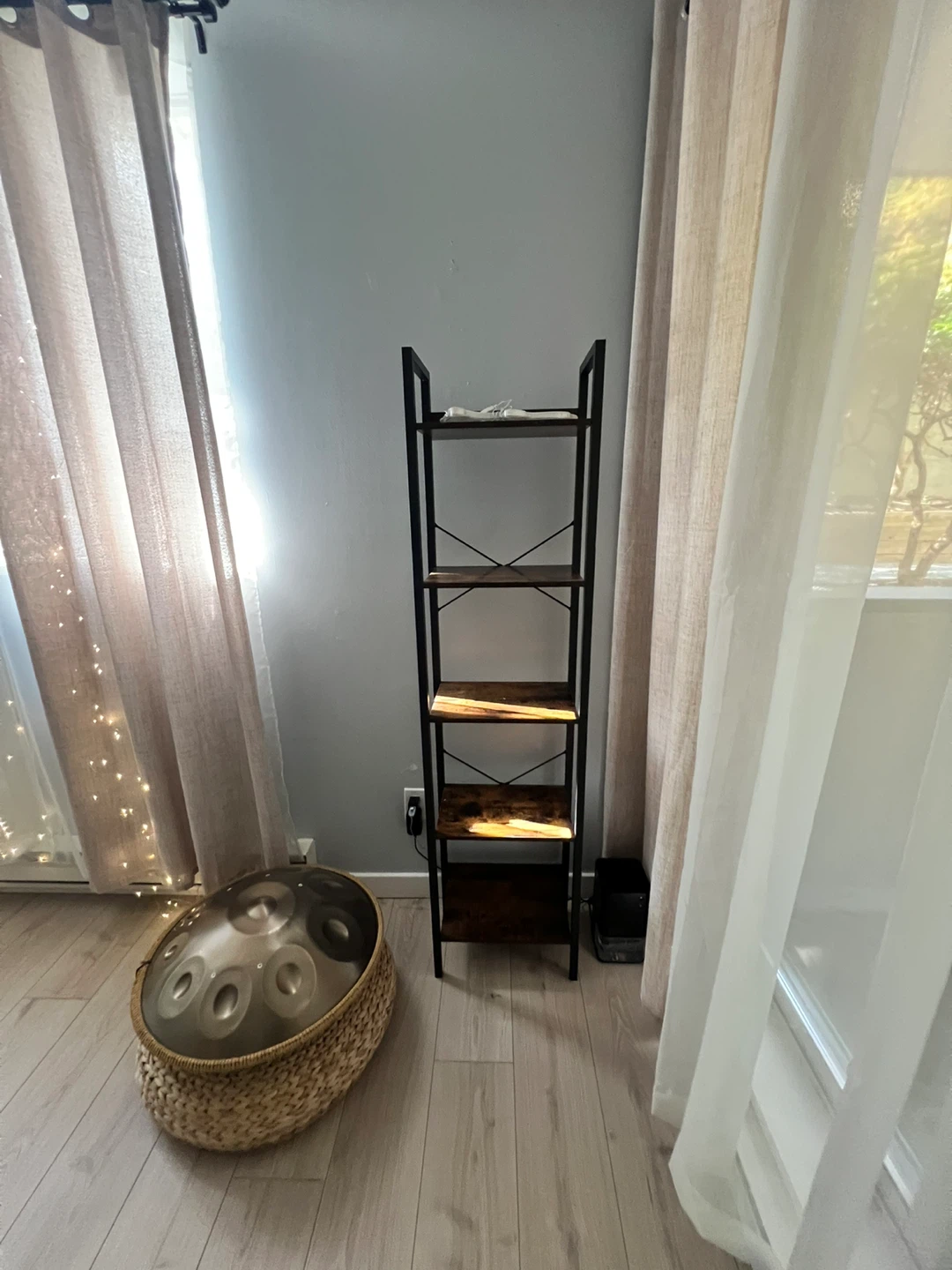 Ladder Bookshelf - photo 2