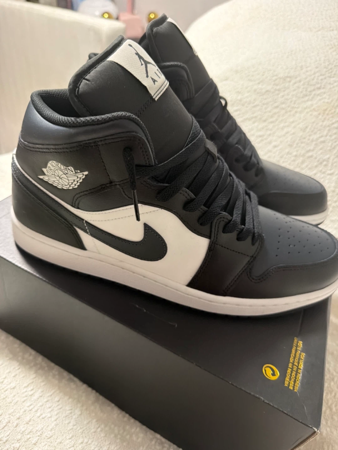 Air Jordan 1 Mid Sneakers
