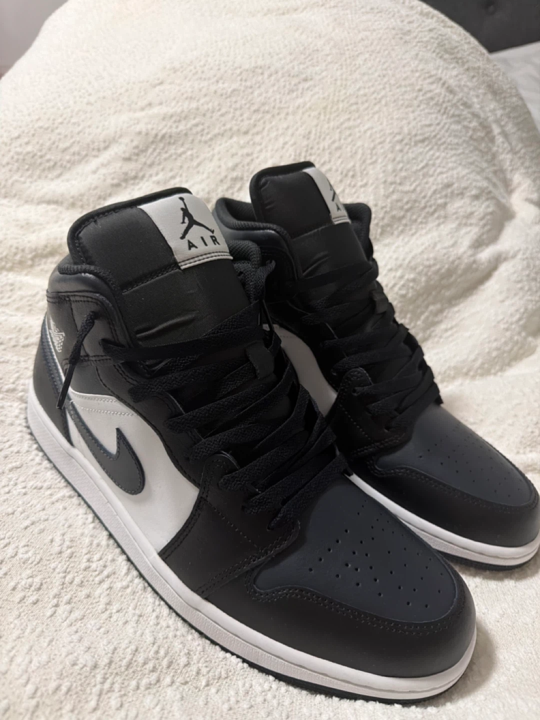 Air Jordan 1 Mid Sneakers - photo 3