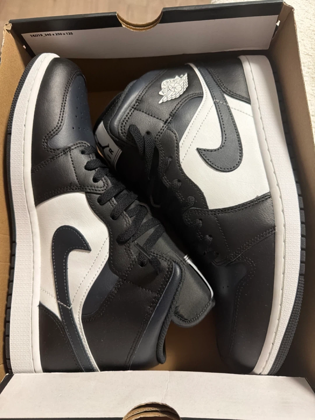 Air Jordan 1 Mid Sneakers - photo 4