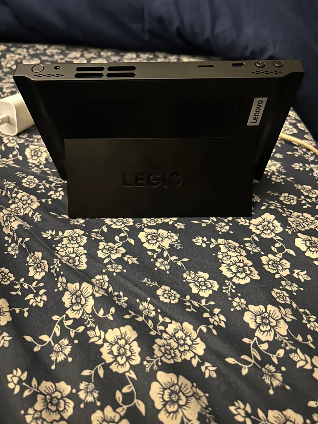 Lenovo Legion Go 1 Handheld Gaming PC **READ DESCRIPTION** - photo 3