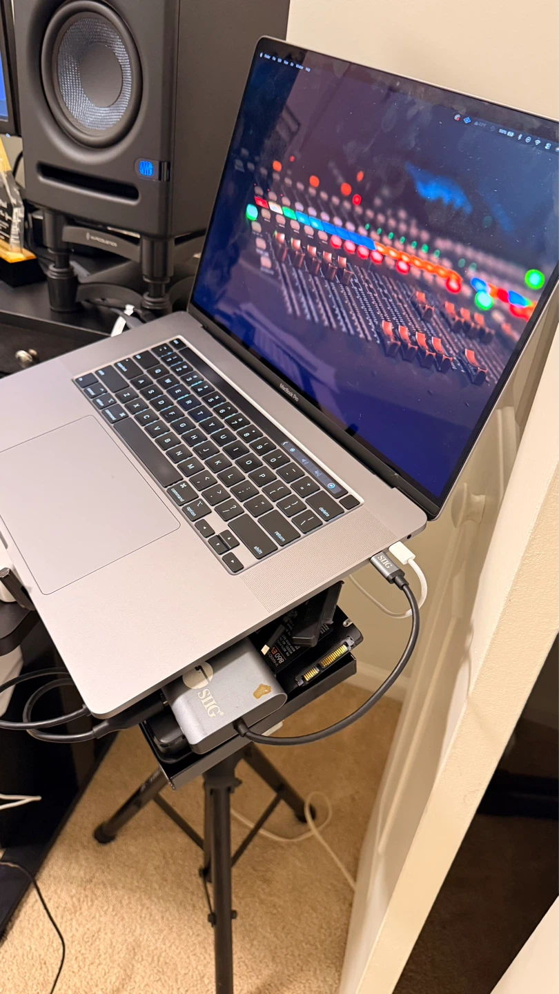Apple MacBook Pro 16-inch core i9 machine - photo 3