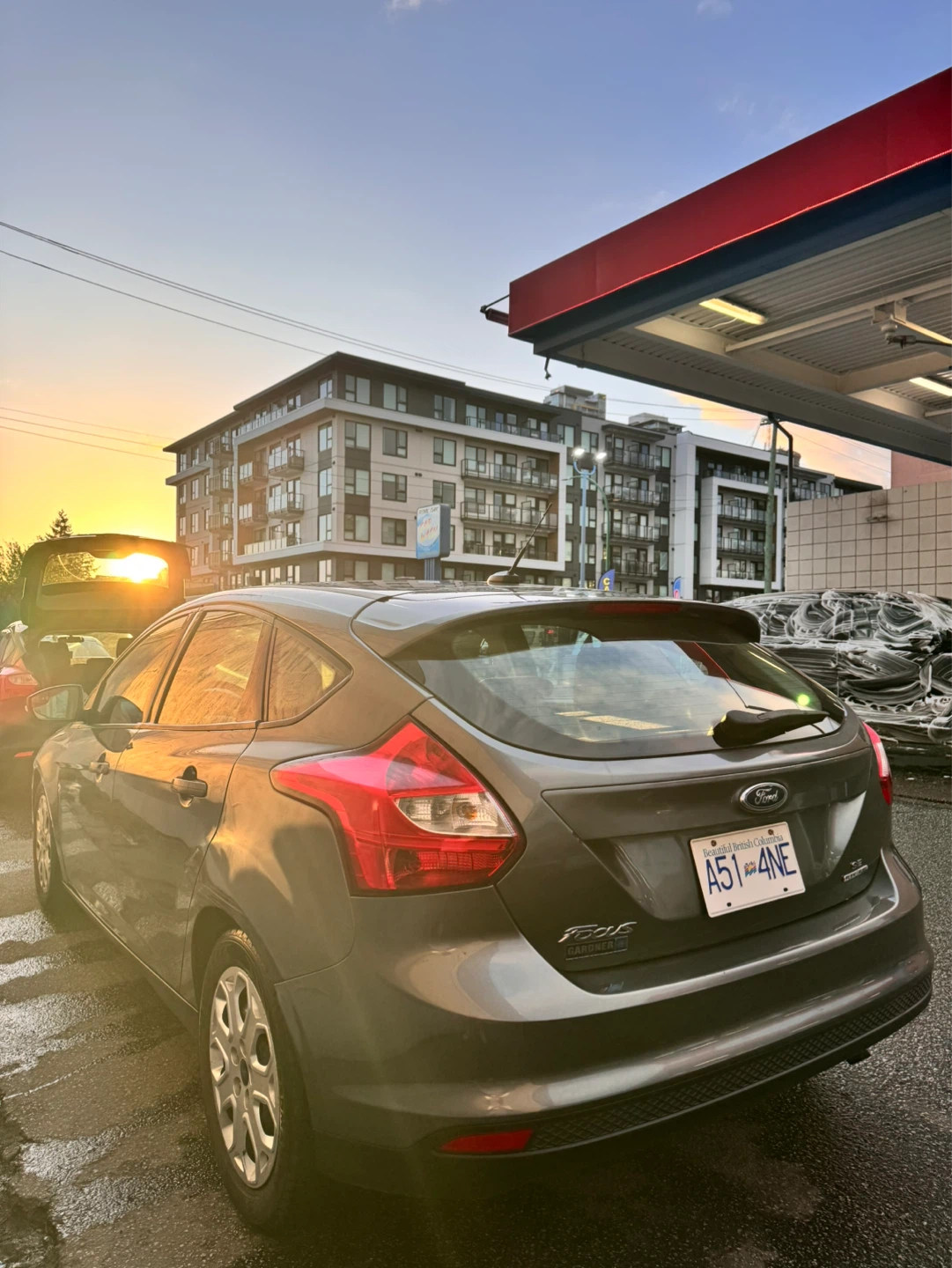 Used 2014 Grey Ford Focus Hatchback - photo 4