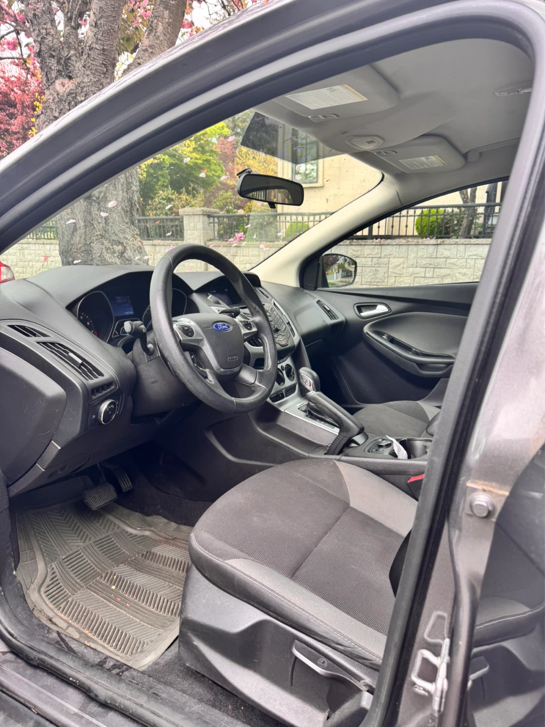 Used 2014 Grey Ford Focus Hatchback - photo 5