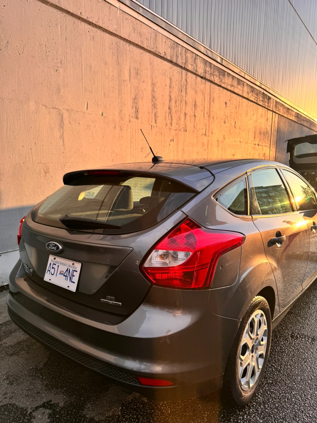 Used 2014 Grey Ford Focus Hatchback - photo 3