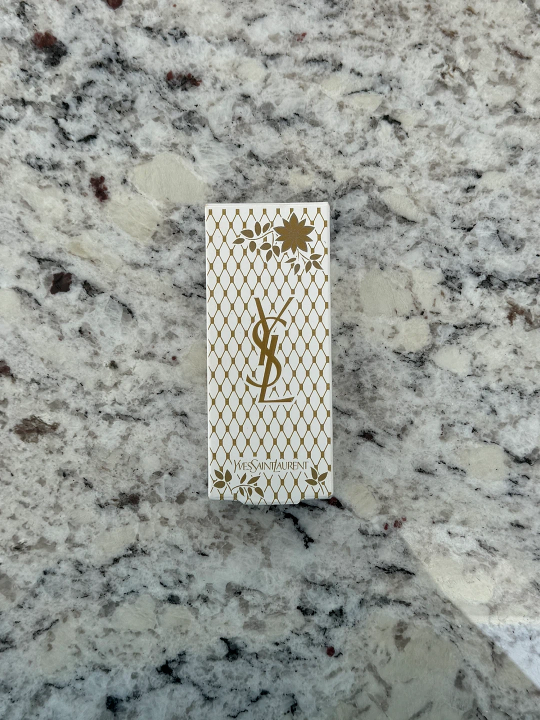 Yves Saint Laurent YSL LovesShine Make Me Blush Gift Set