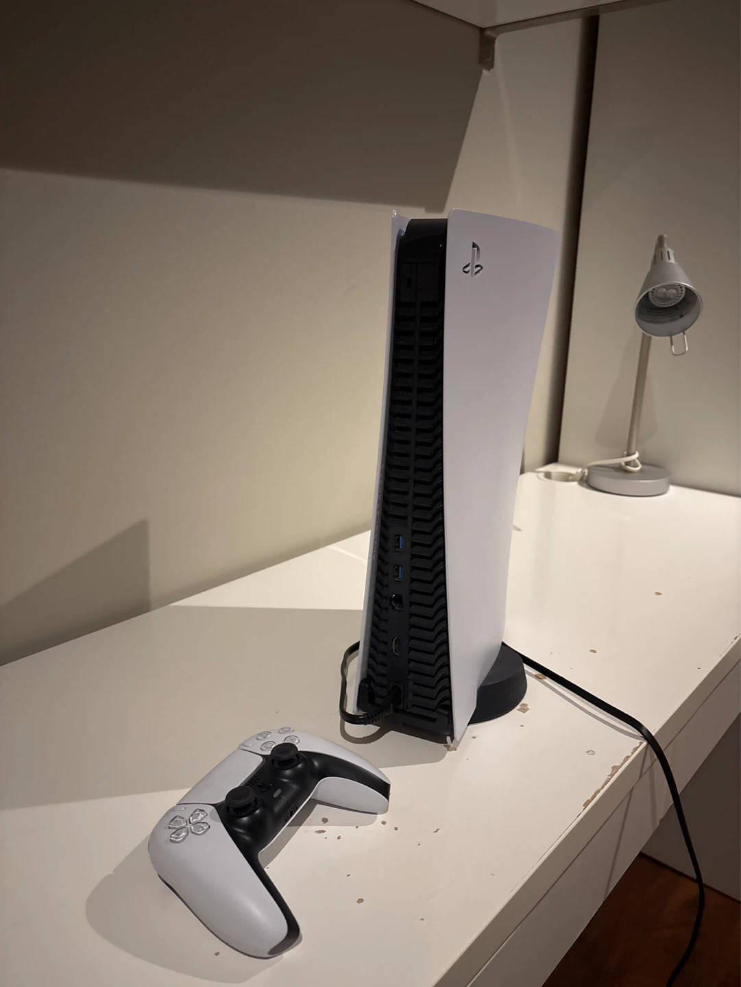 Sony PlayStation 5 with 2 controllers and 2 games - photo 2