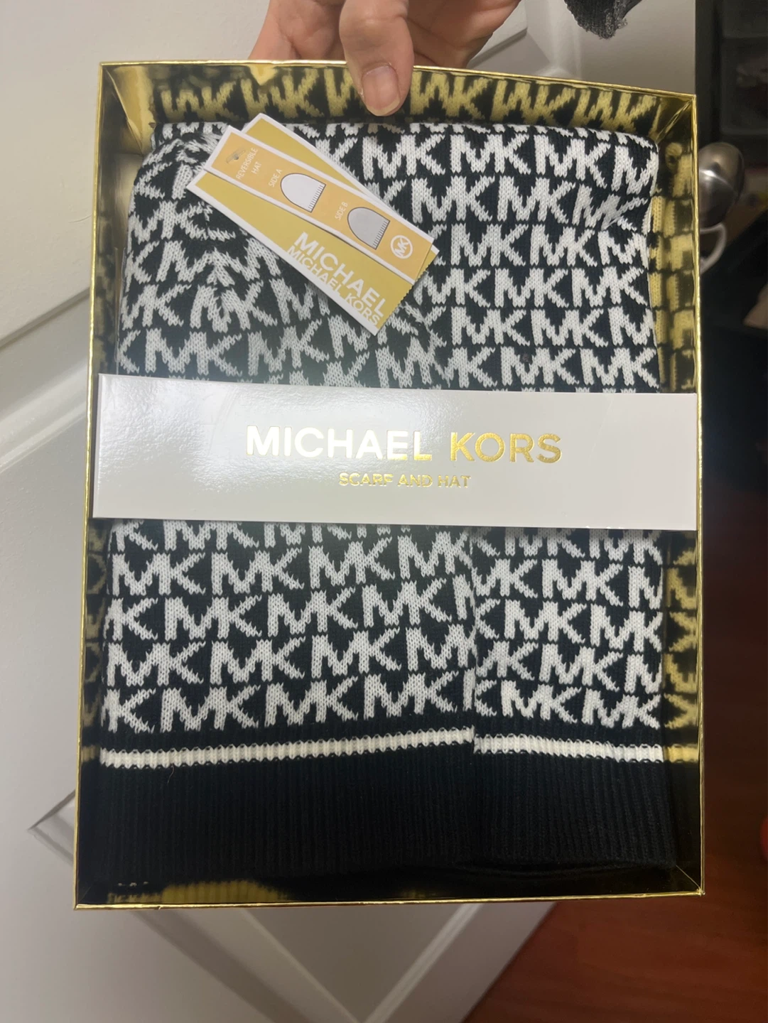 Michael Kors Scarf and Hat Set - photo 2