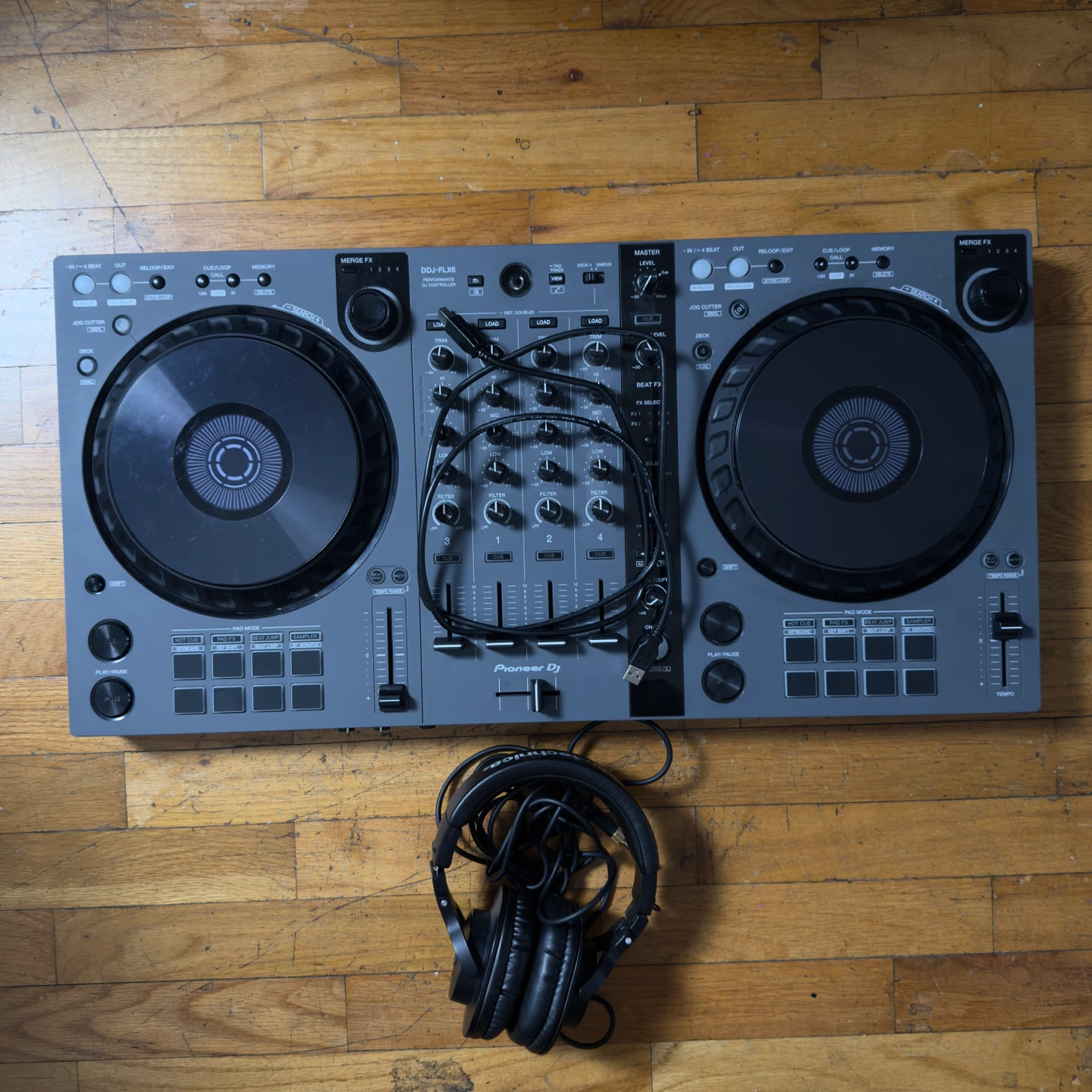 Pioneer DDJ-FLX6 DJ Controller with Audio-Technica Headphones