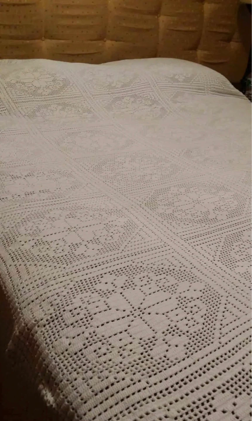 White Crochet Bedspread - photo 3