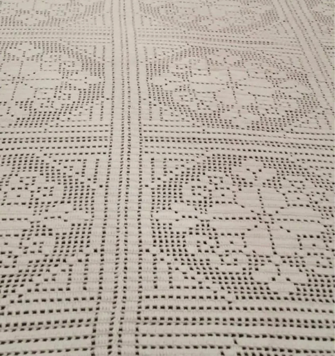 White Crochet Bedspread - photo 2