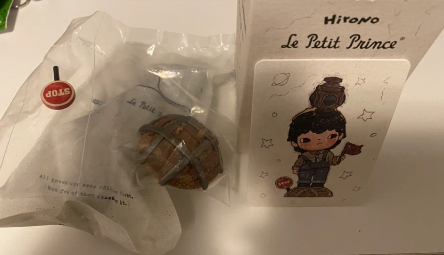Hirono Le Petit Prince Blind Box Figure (The Switchman) - photo 2