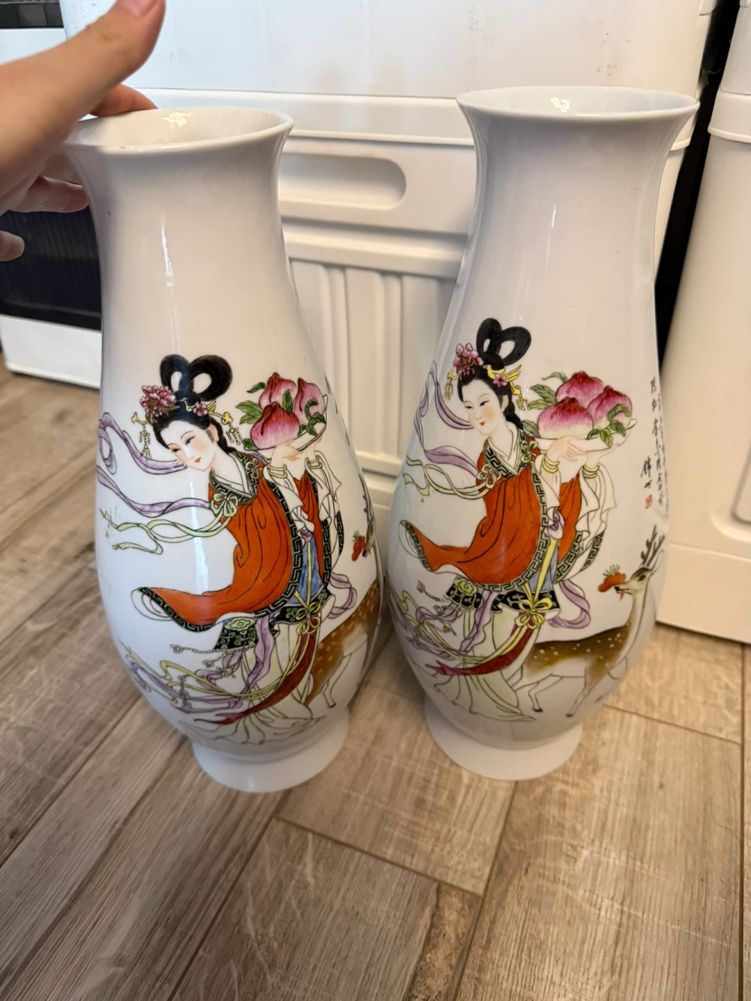 2 Vintage Japanese Kutani-Style Porcelain Geisha Vases - photo 3