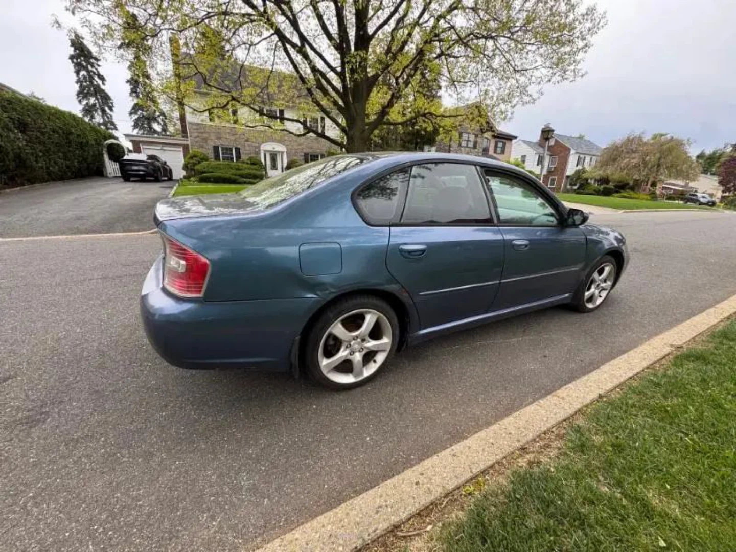 2009 Subaru legacy 189k miles - photo 2