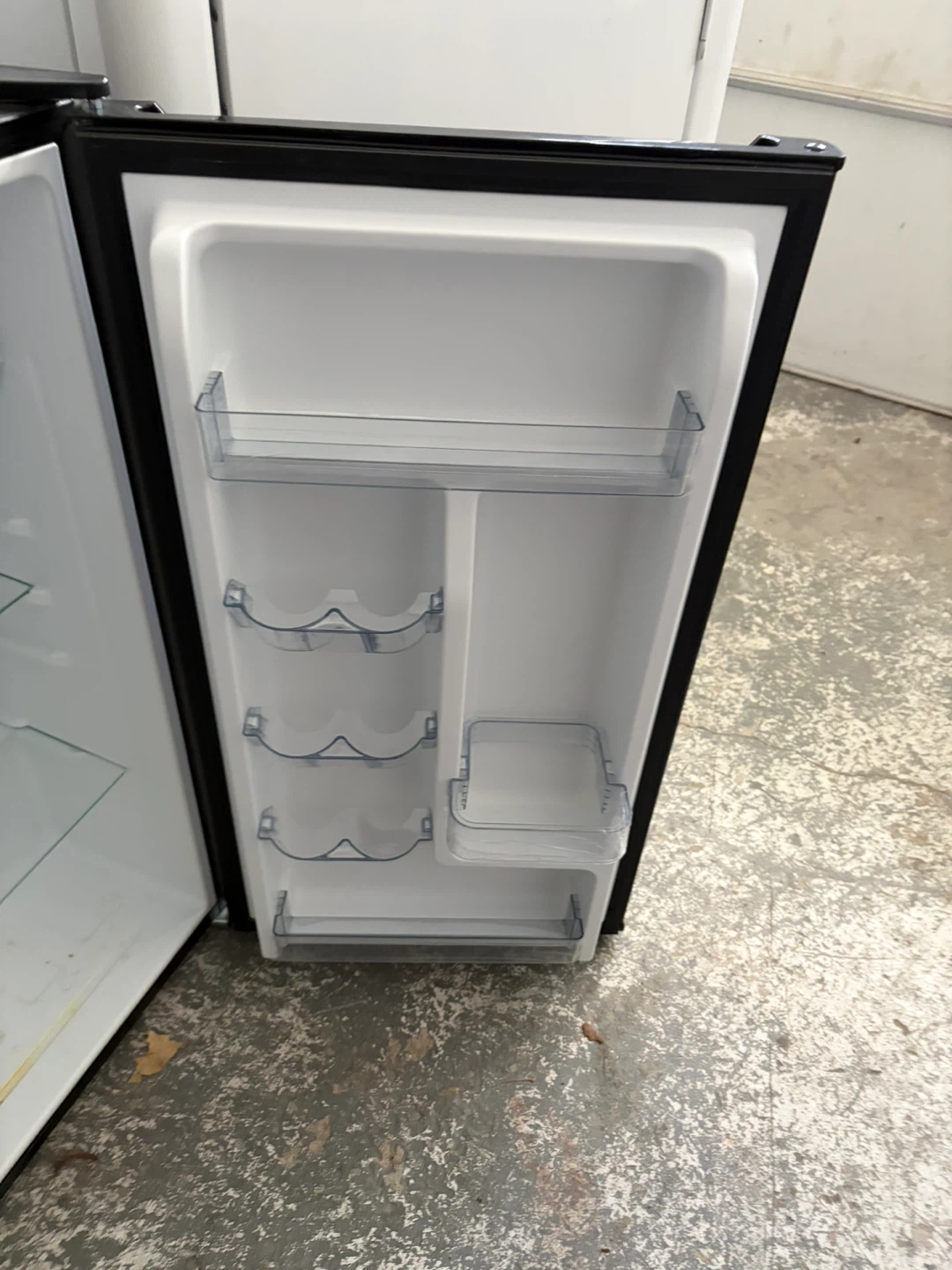 Hamilton Beach Refrigerator HBR33MBKE02 - photo 3