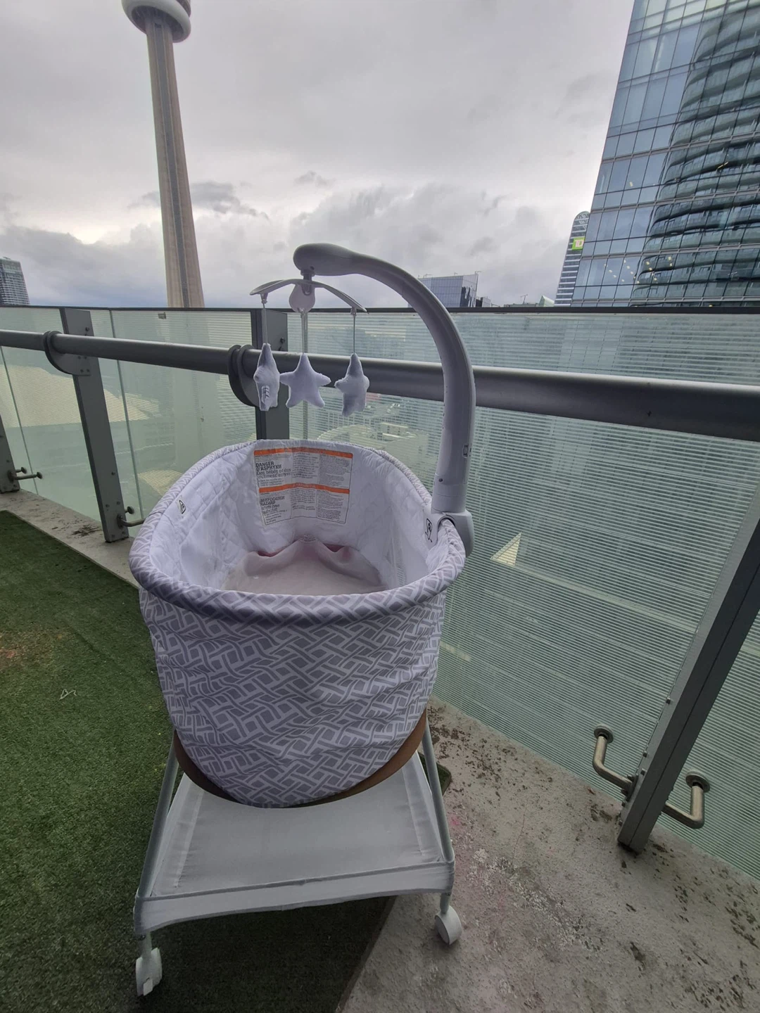 Delta Children Bassinet (musical with lights) - photo 3