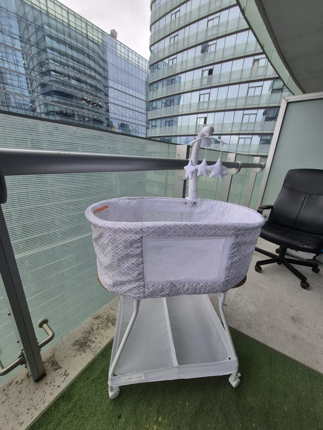 Delta Children Bassinet (musical with lights) - photo 5
