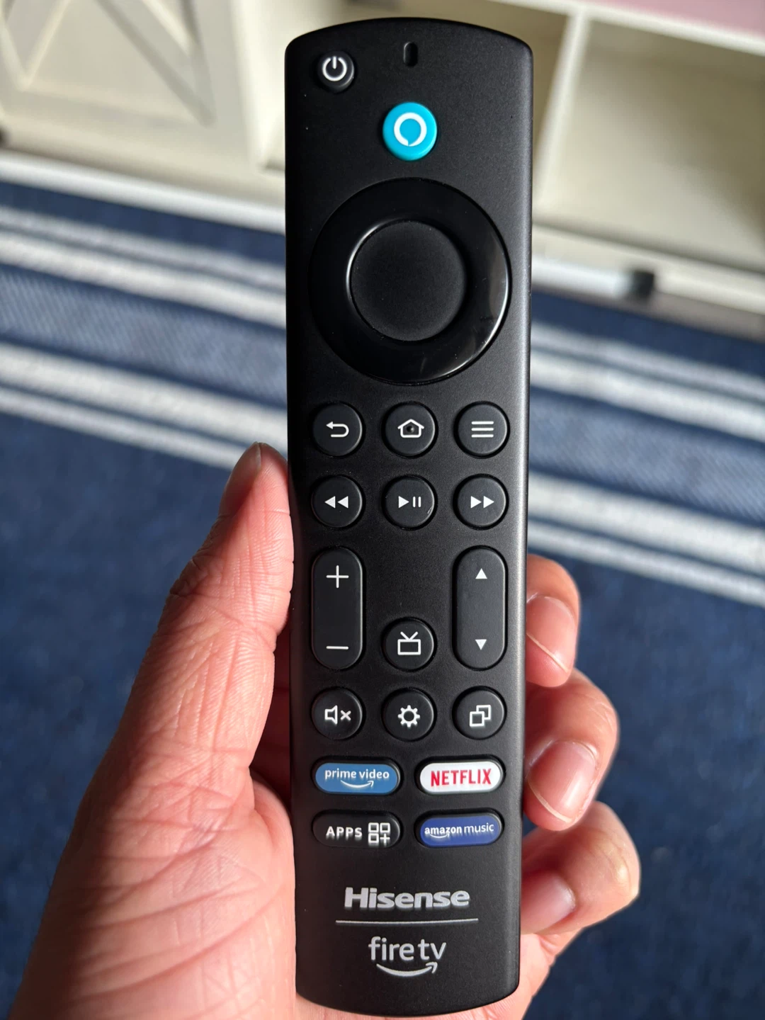 65" Hisense QLED 4K TV + Soundbar - photo 3