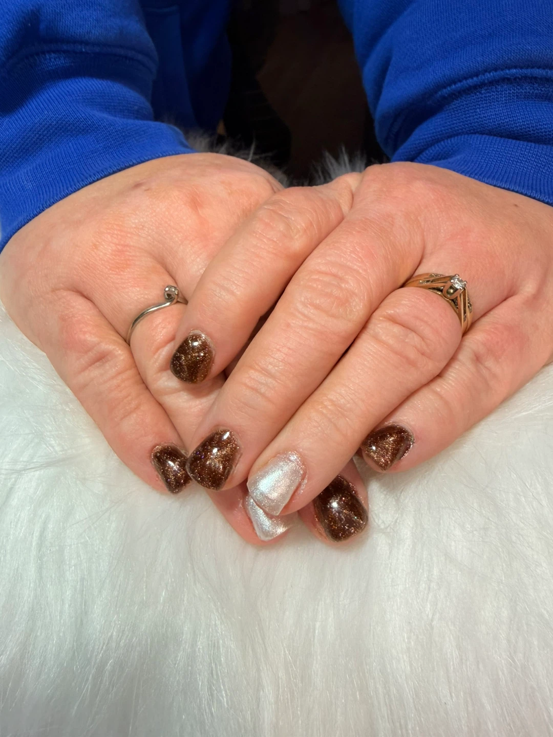 Brown & Silver Glitter Gel Nails - photo 3