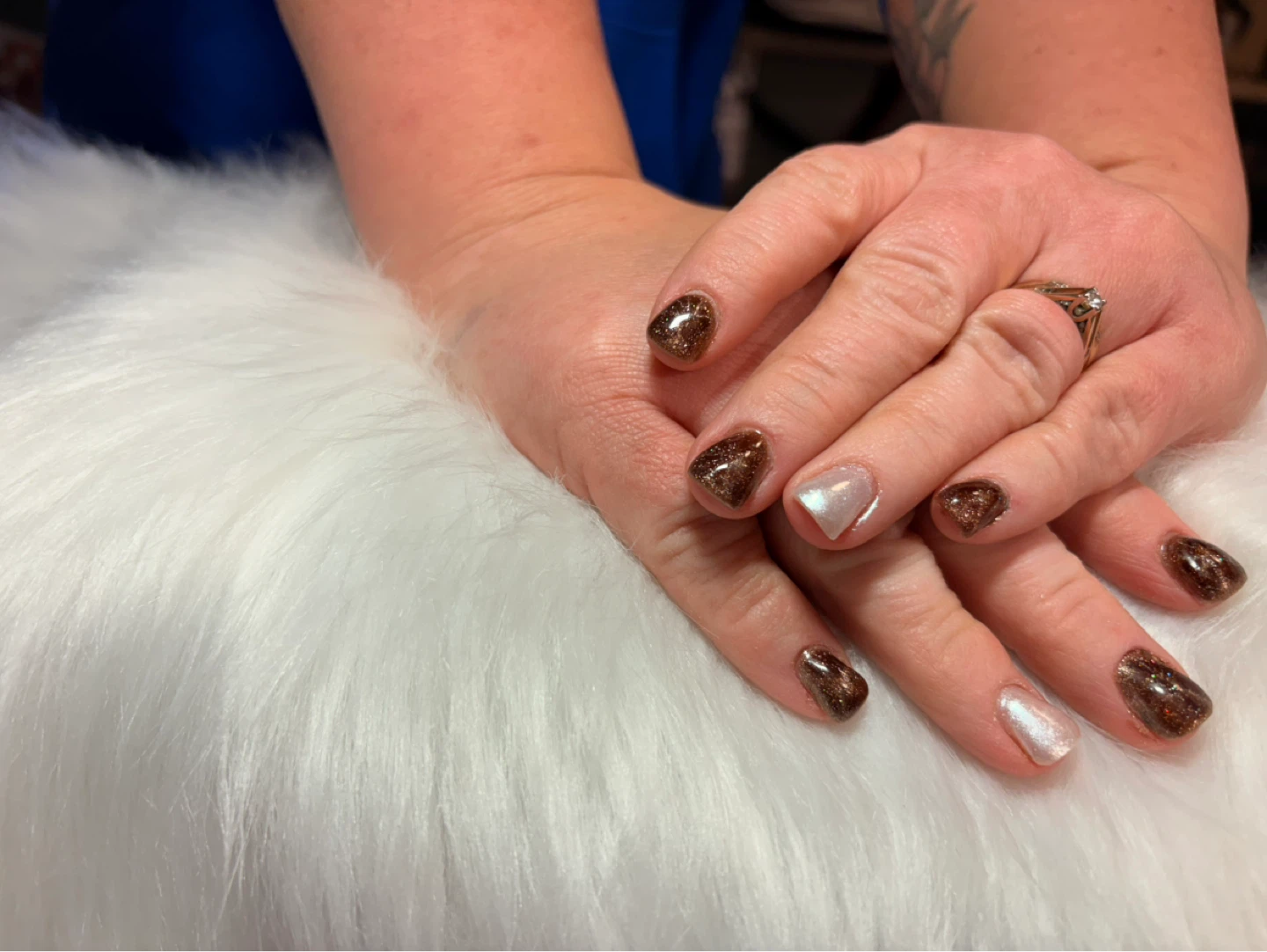 Brown & Silver Glitter Gel Nails - photo 2