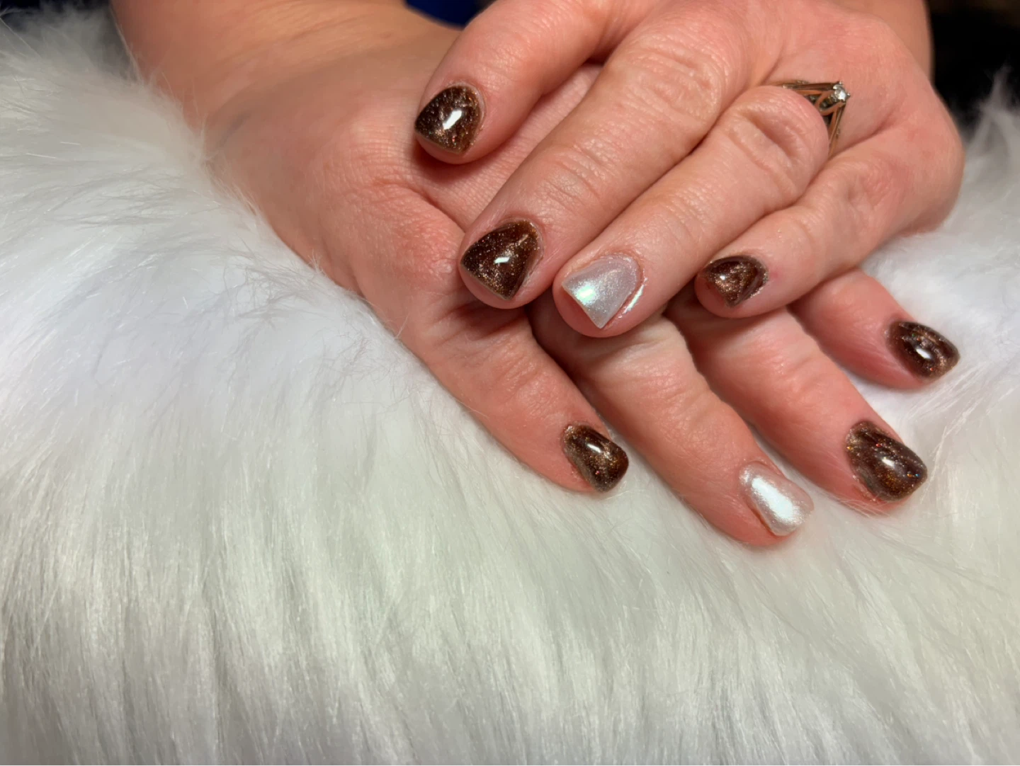 Brown & Silver Glitter Gel Nails - photo 4