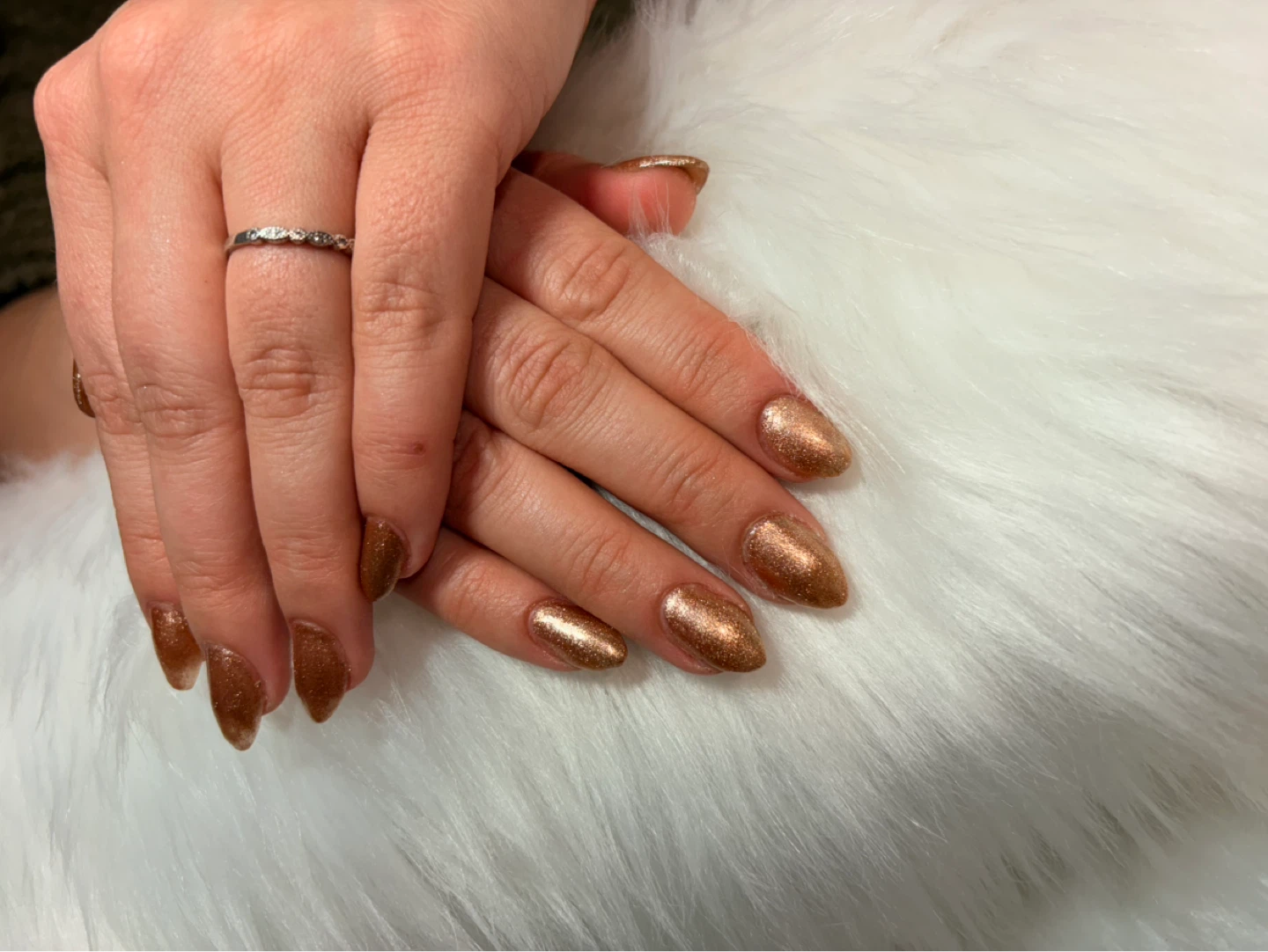 Sparkly Gold Almond Nails - photo 4