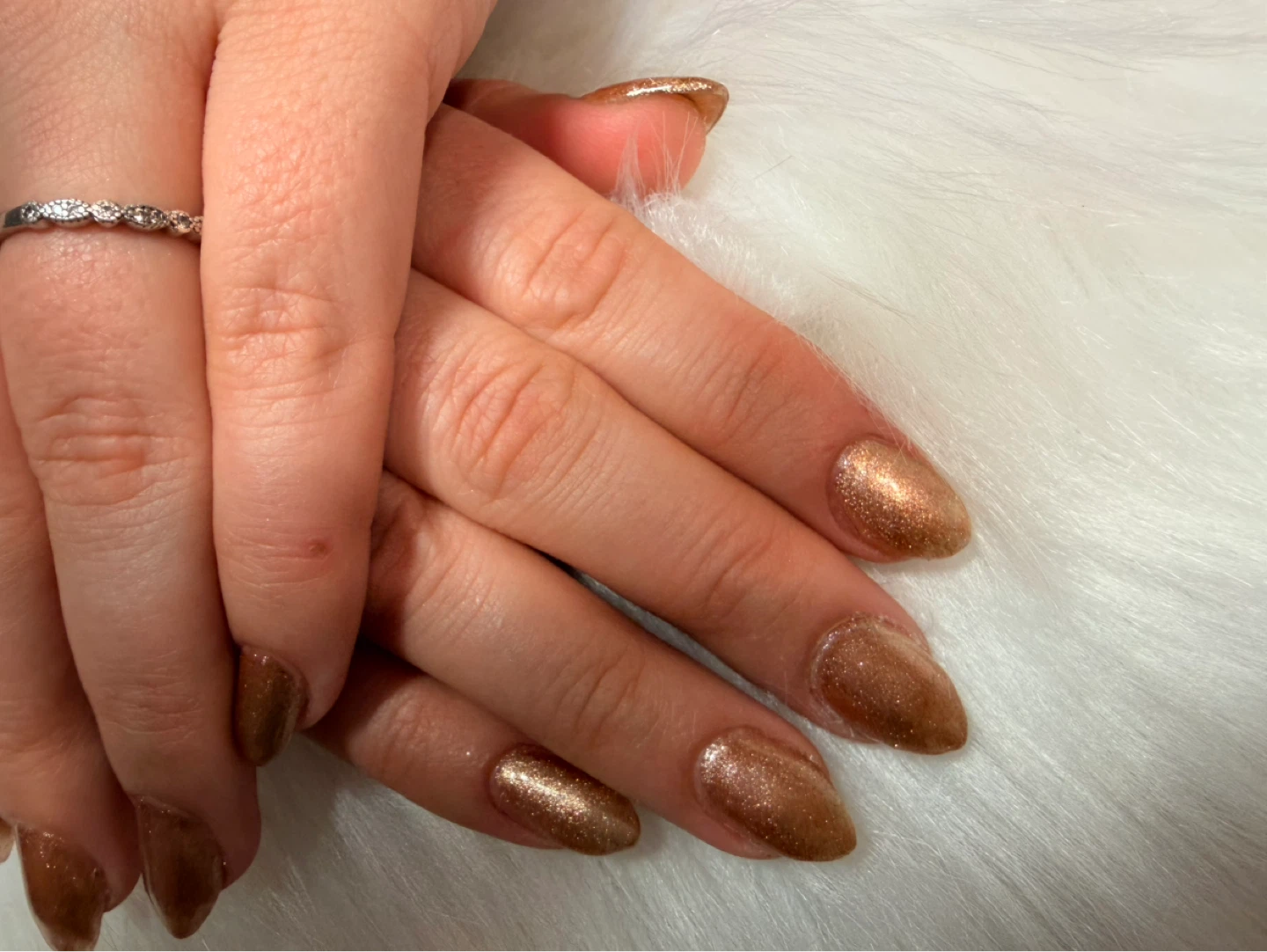 Sparkly Gold Almond Nails - photo 2
