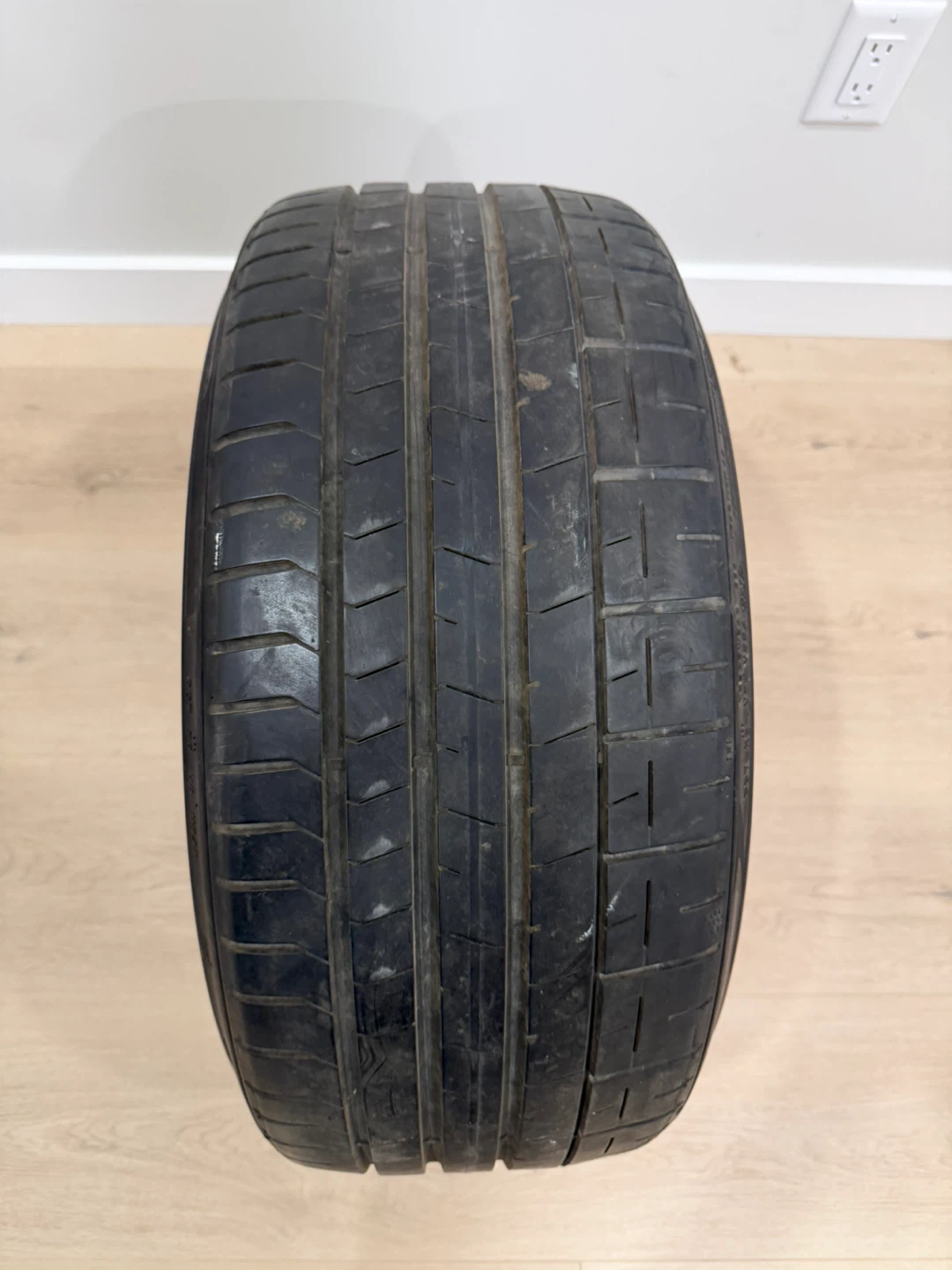 Pirelli P ZERO Tire 235/35R19 96Y - photo 4