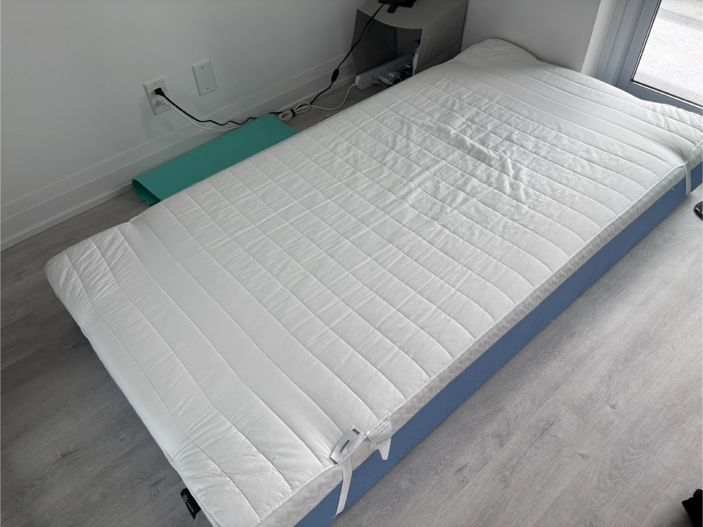 Selling a Zinus Twin Mattress (10-inch)