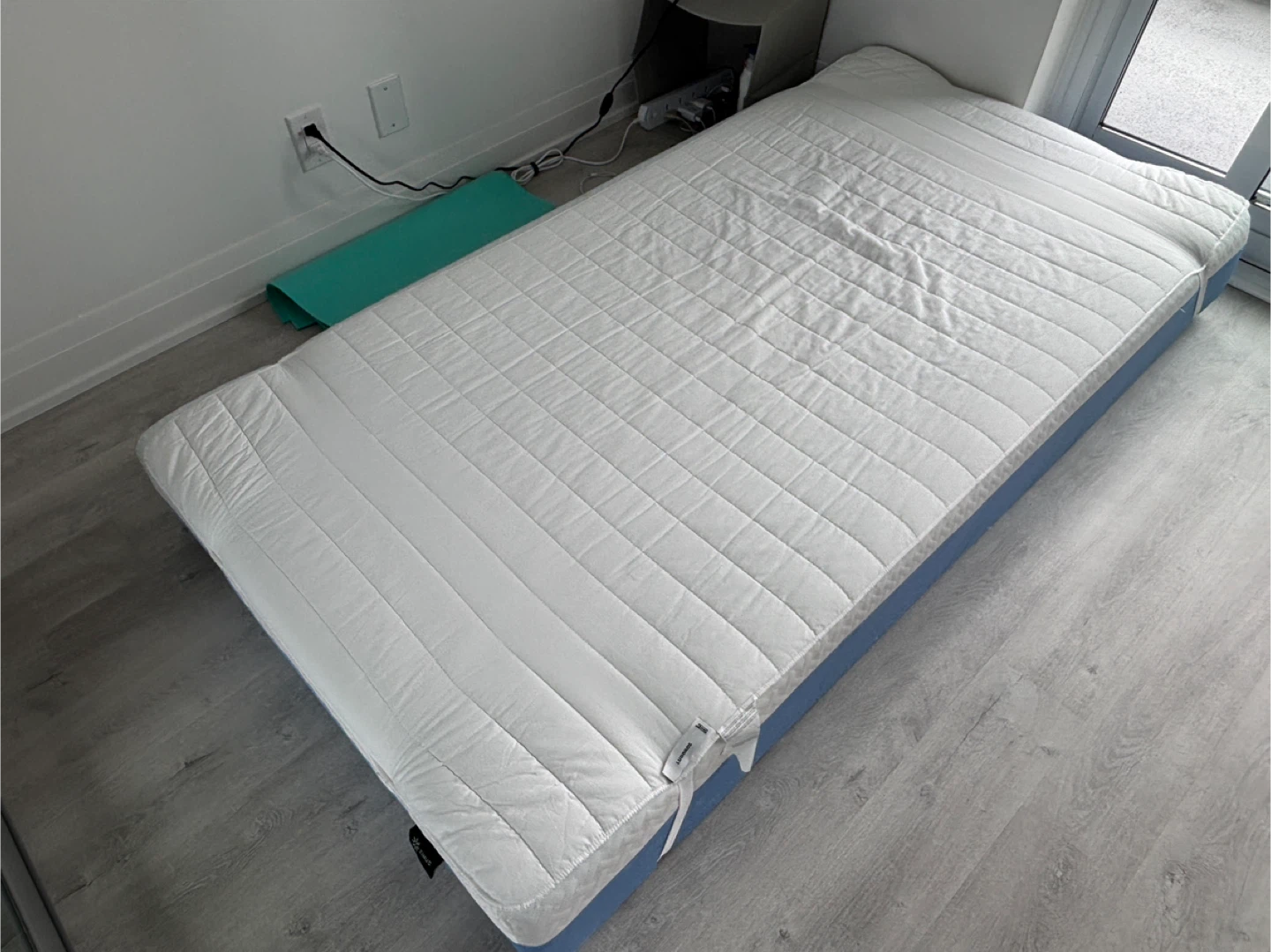Selling a Zinus Twin Mattress (10-inch) - photo 4