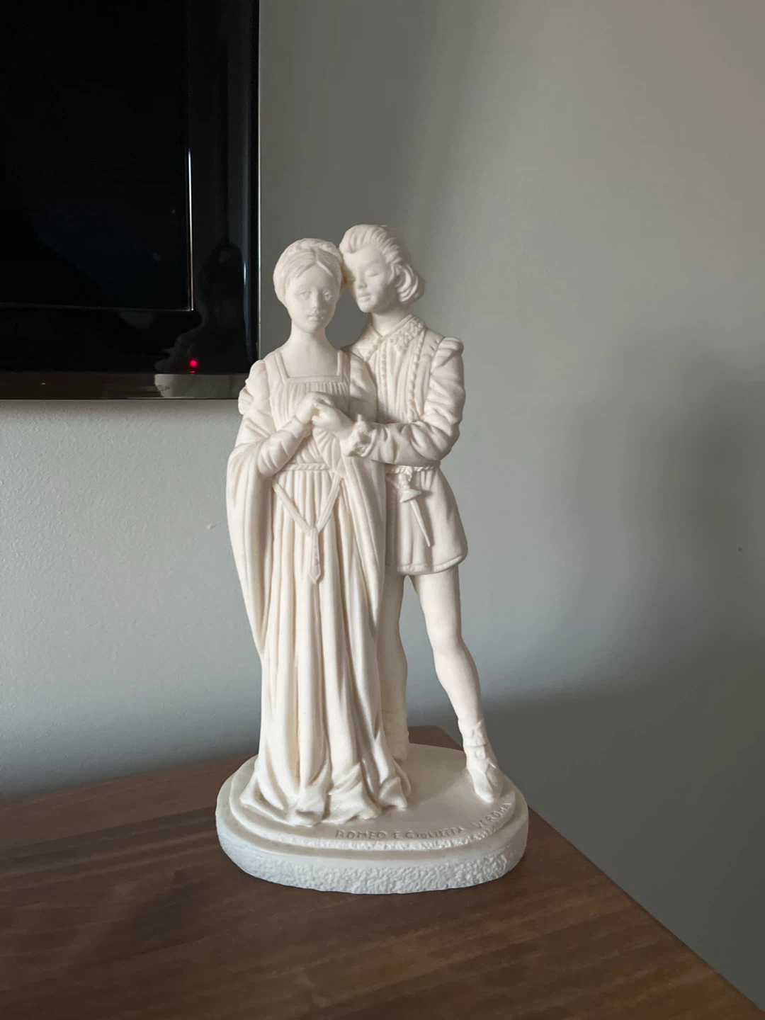 Romeo and Juliet Figurine