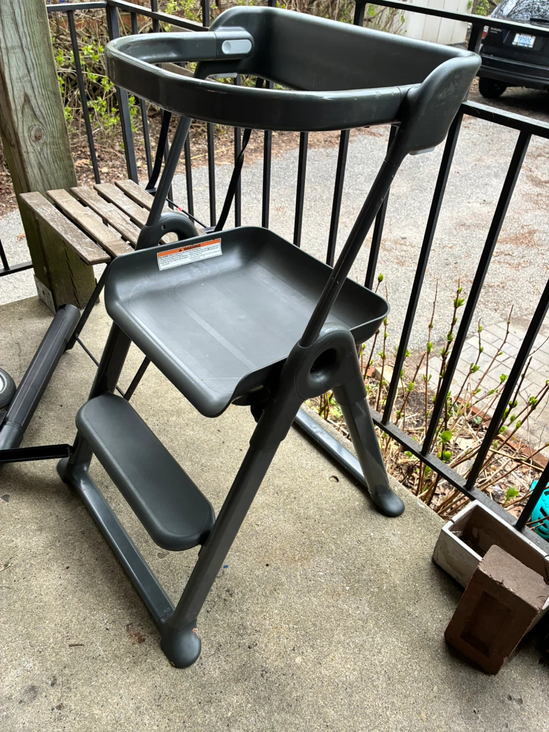 Toddler tower / stool for kitchen
