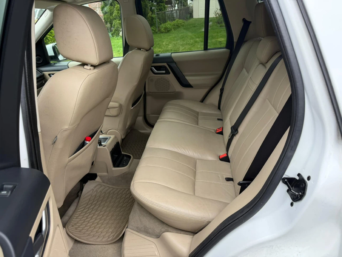 White Land Rover Freelander 2  2013 - photo 4