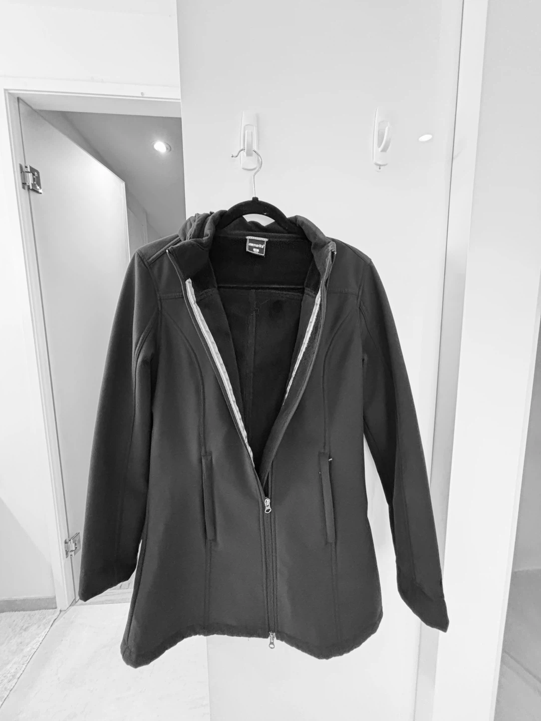 Women's water resistant all weather Jacket - Black - Size Medium