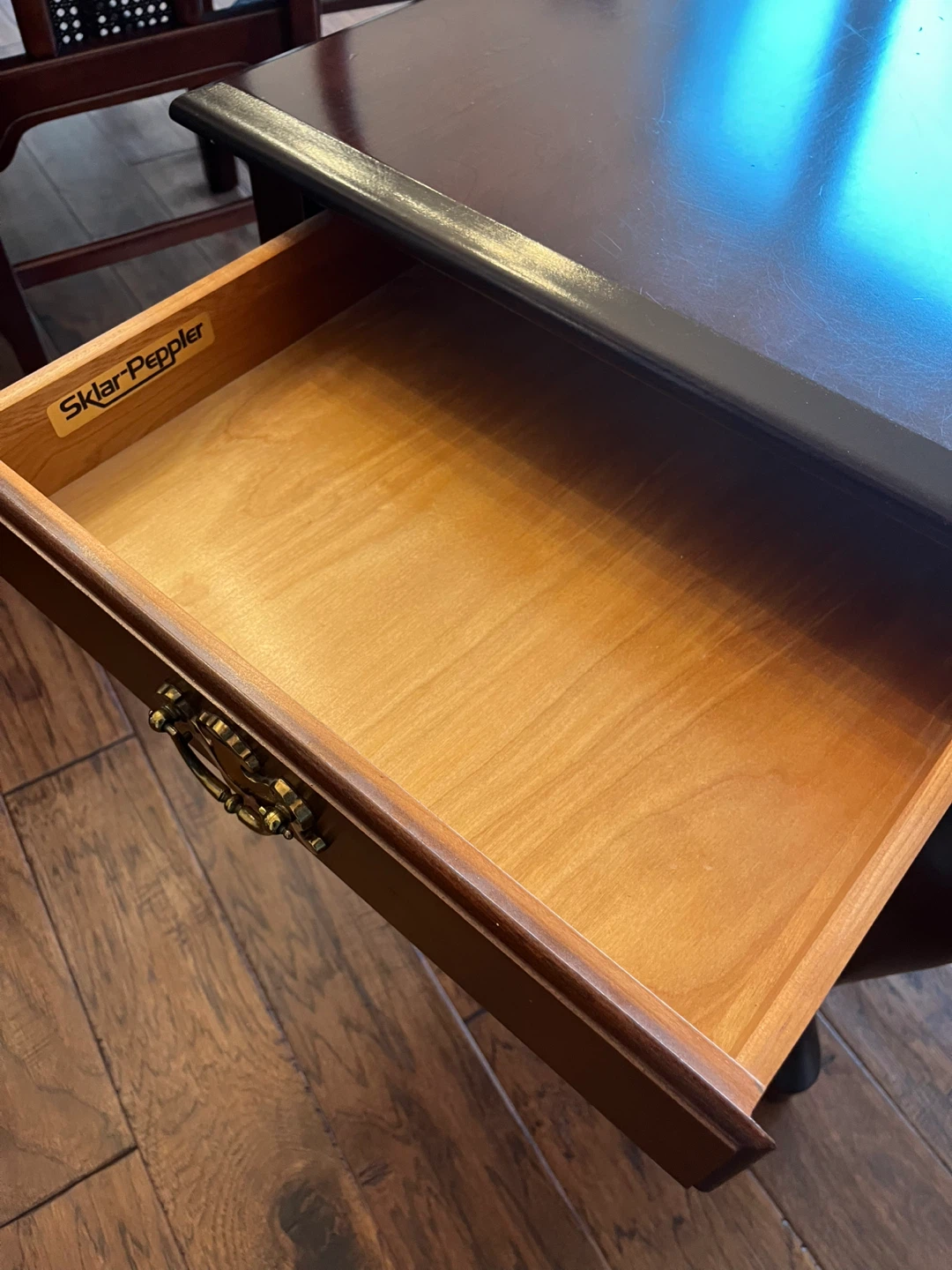 Solid wood end table - photo 4