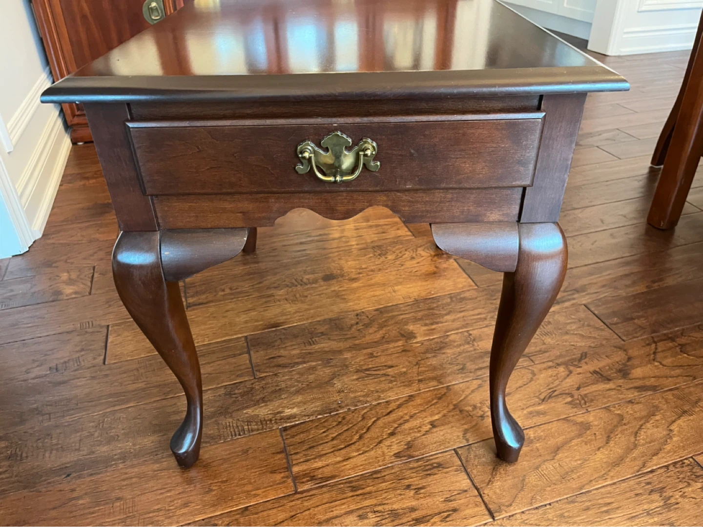 Solid wood end table - photo 2