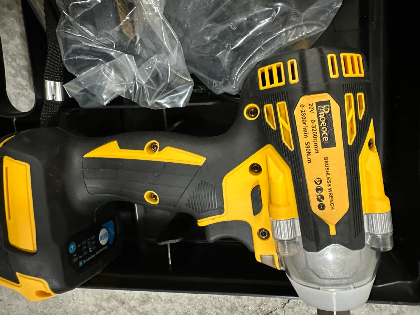 Brushless Impact Wrench Kit 20V - photo 2