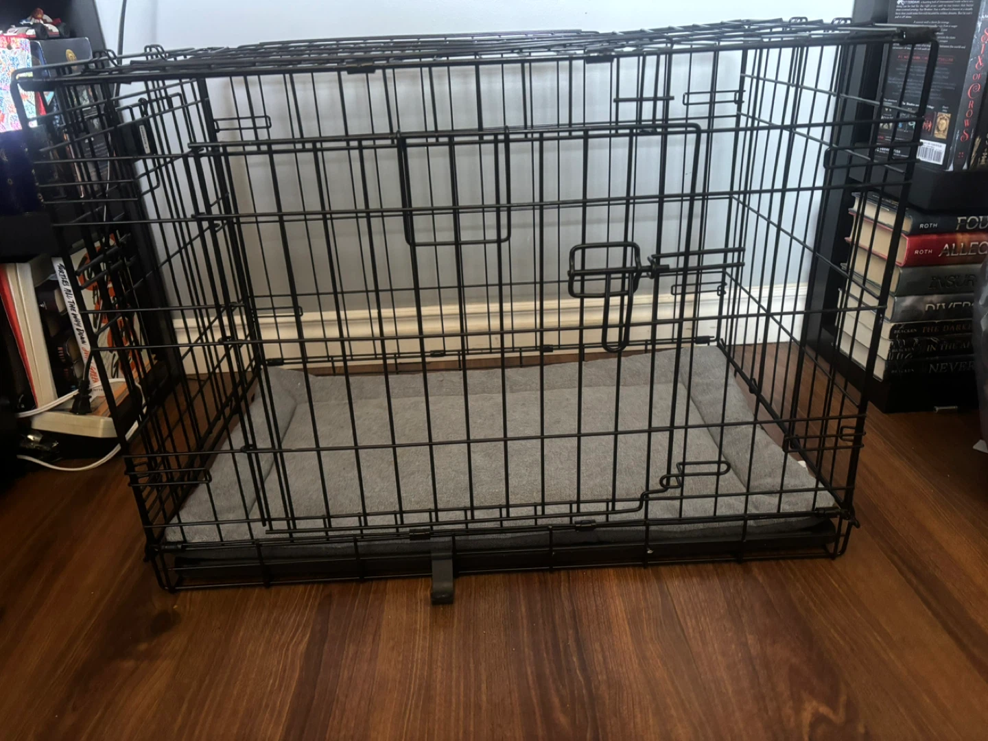 Good Dog Medium Metal Dog Crate with Free Mat