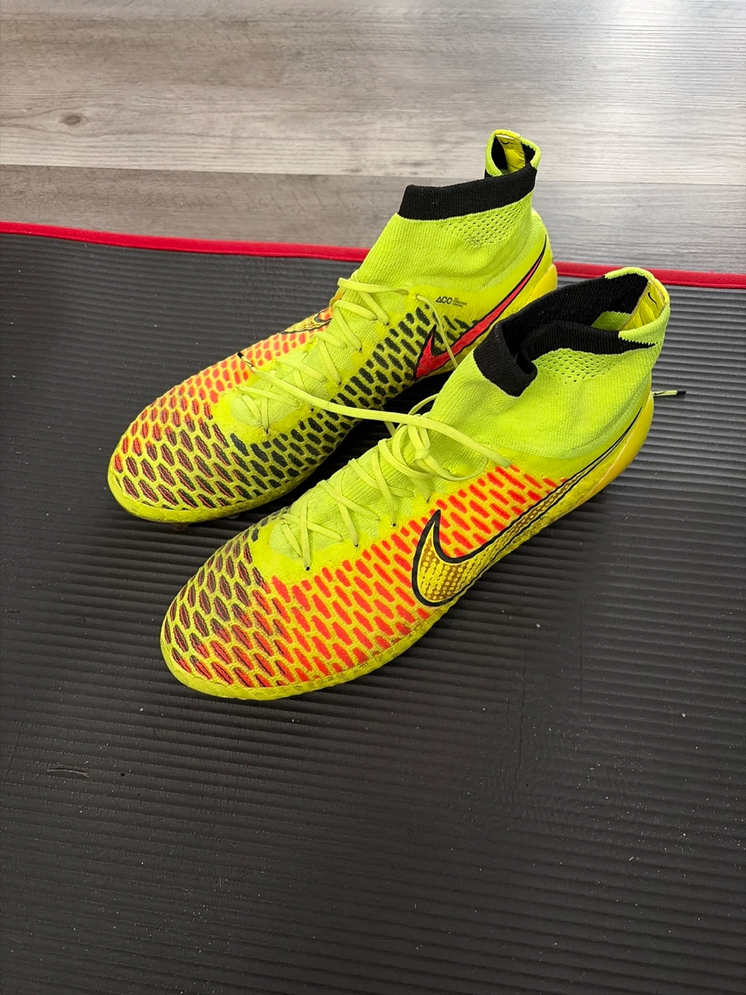 Nike Phantom Vision Elite Dynamic Fit FG Soccer Cleats