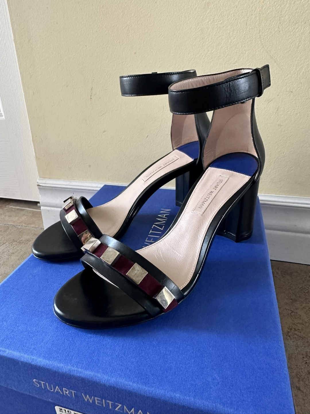 Stuart Weitzman Black Leather Studded Sandals Sz 7 $565