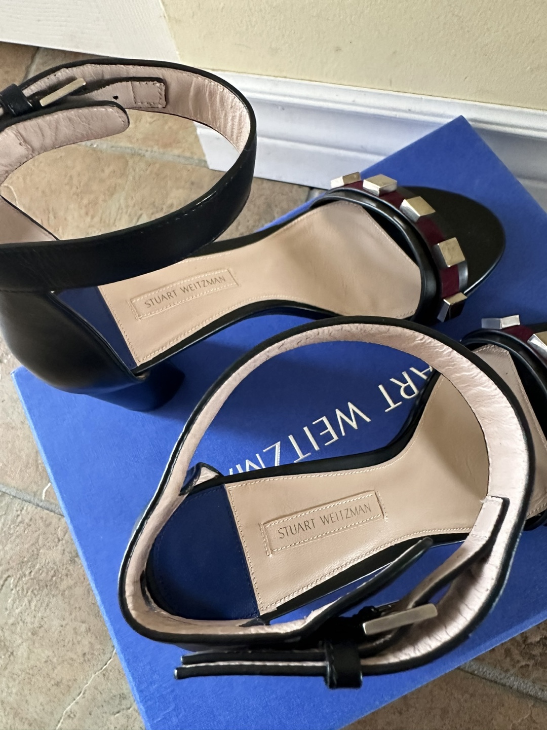 Stuart Weitzman Black Leather Studded Sandals Sz 7 $565 - photo 4